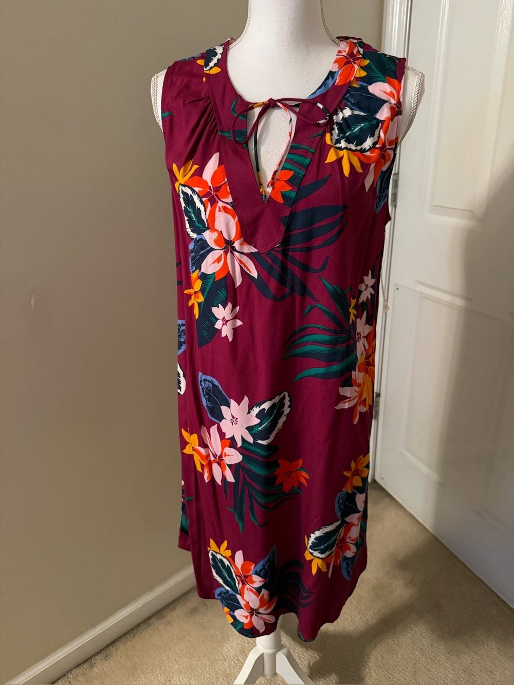 Sleeveless Floral Keyhole Shift Dress in Berry Old Navy
